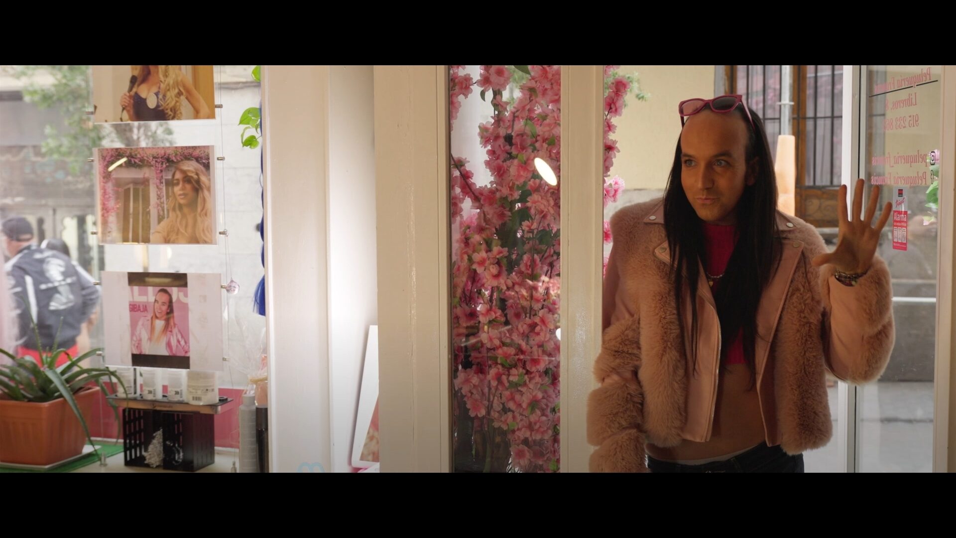 Still 04 de Inside Oriana, corrección de color por Pepe Alarcón colorista para Mediaset