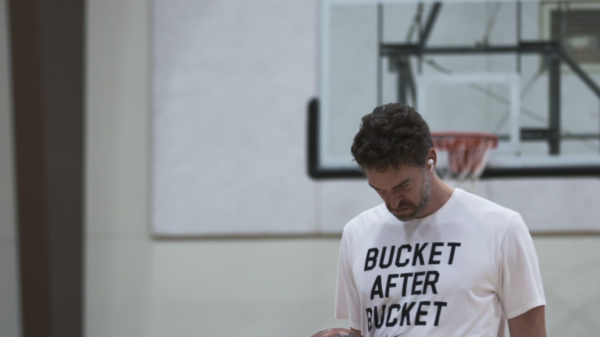 Still 06 de La Familia del Baloncesto Español, corrección de color por Pepe Alarcón colorista para Amazon Prime Video