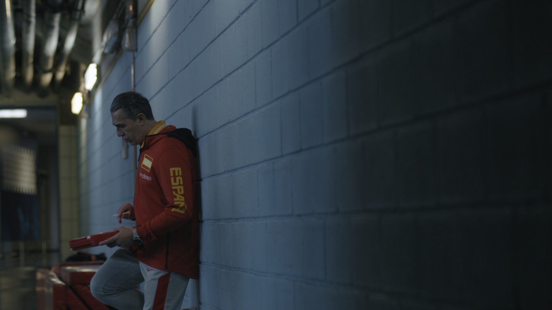 Still 08 de La Familia del Baloncesto Español, corrección de color por Pepe Alarcón colorista para Amazon Prime Video