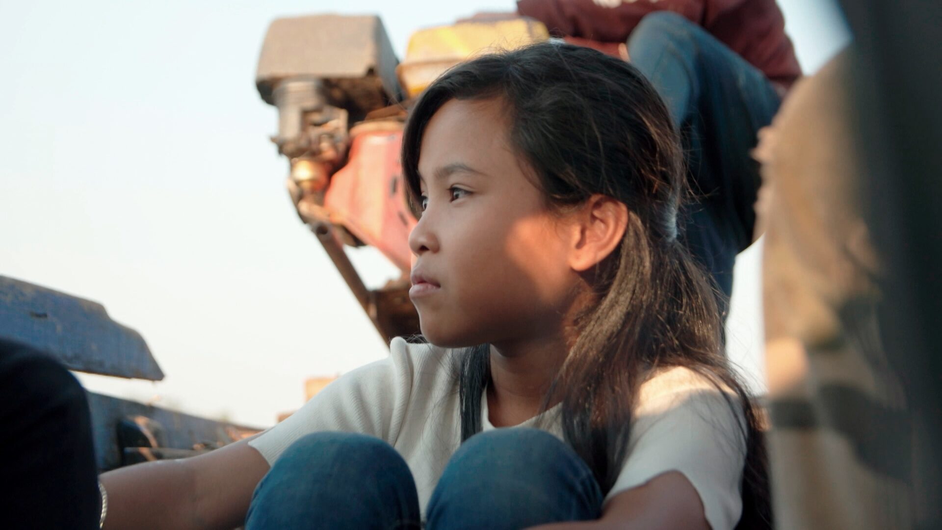 Still 03 de Misión en Battambang, corrección de color por Pepe Alarcón colorista para Amazon Prime Video