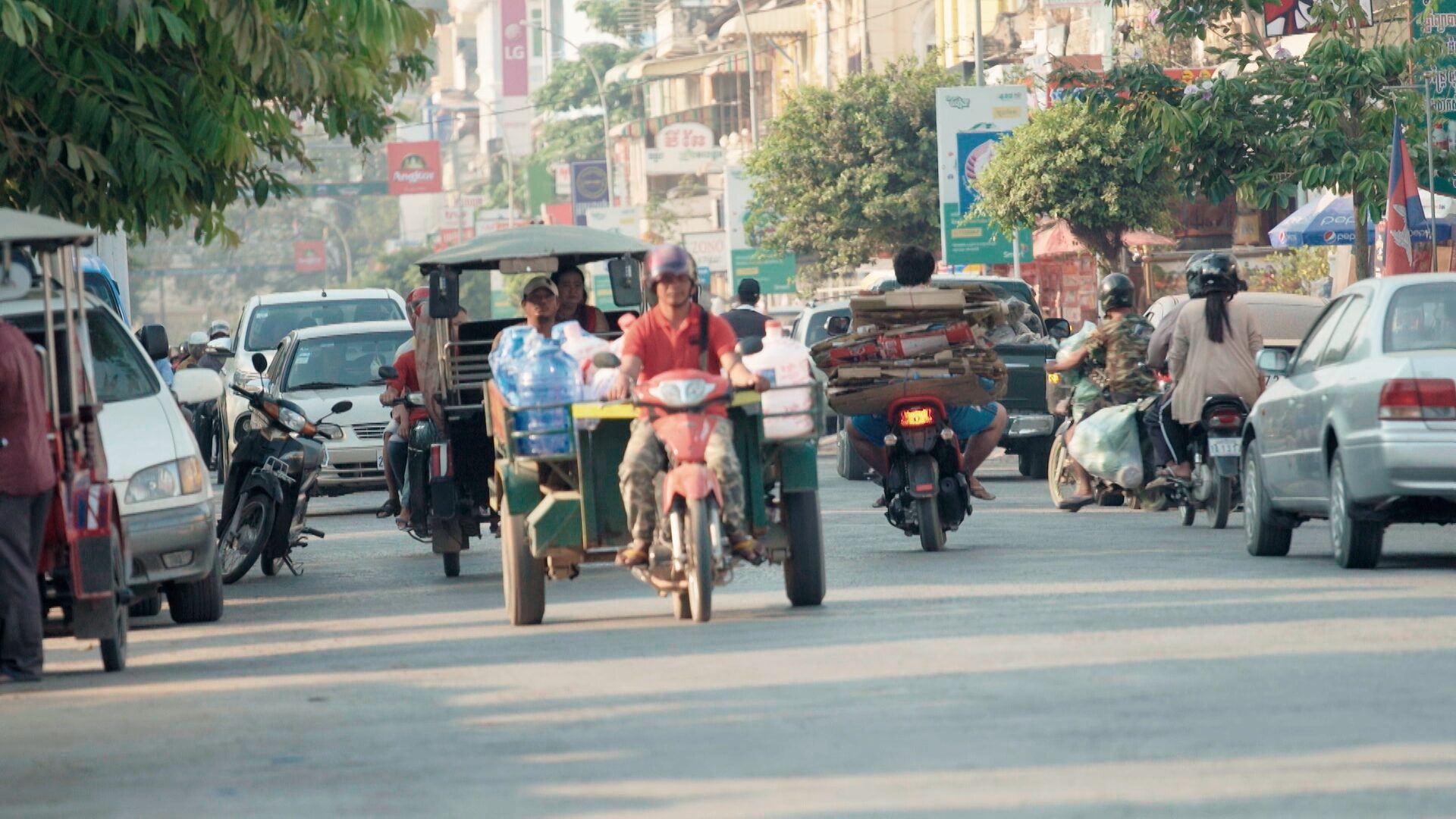 Still 05 de Misión en Battambang, corrección de color por Pepe Alarcón colorista para Amazon Prime Video